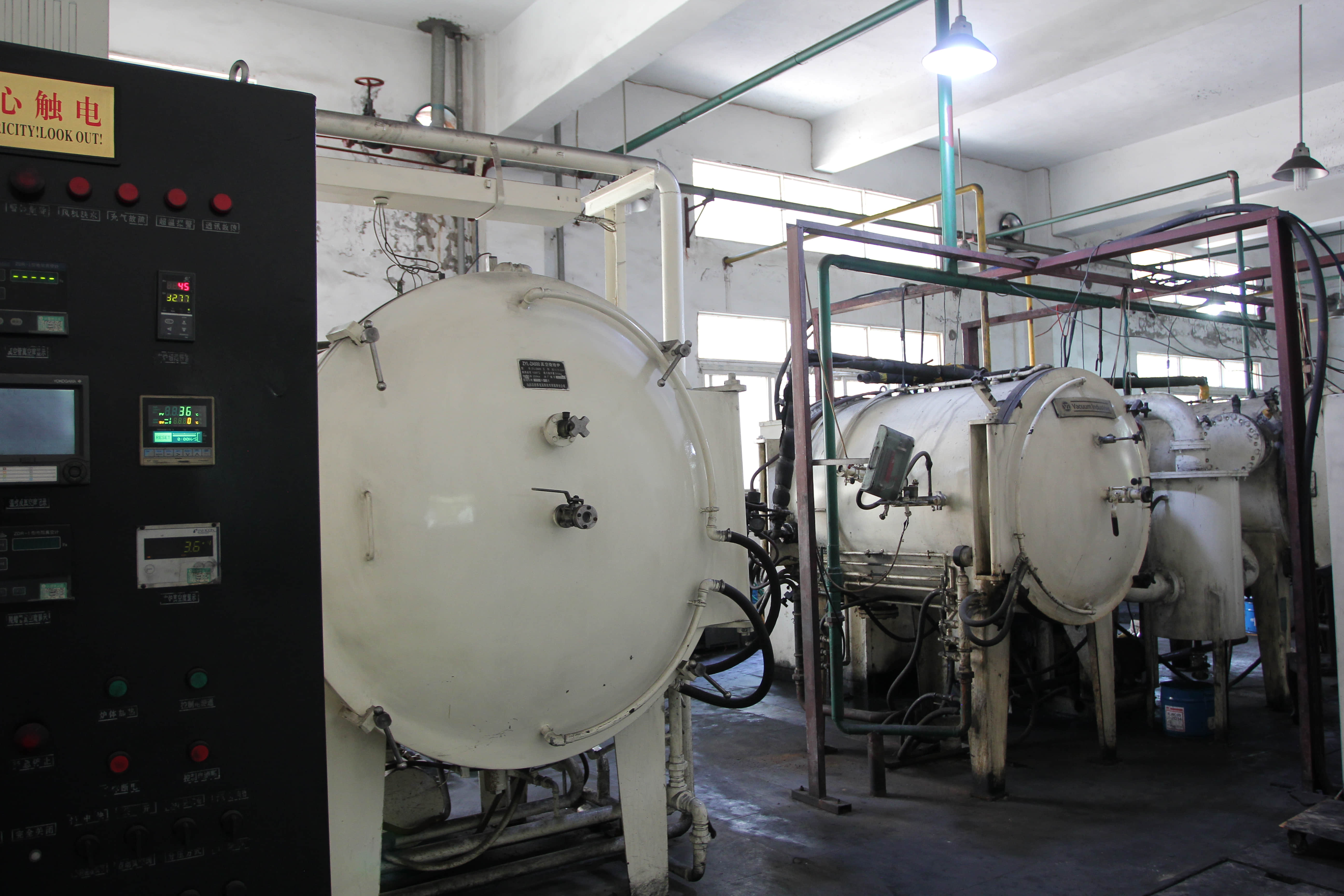 Vacuum sintering furnace
